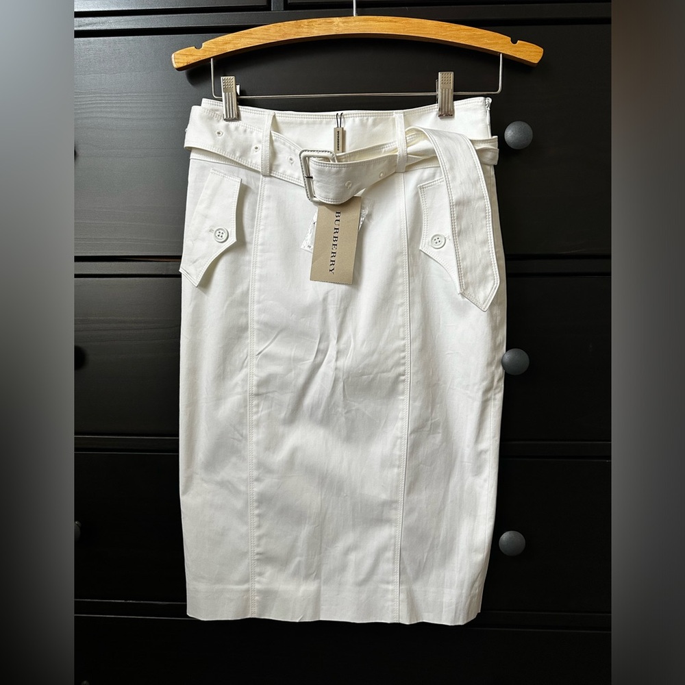 Burberry White Pencil Skirt with Belt